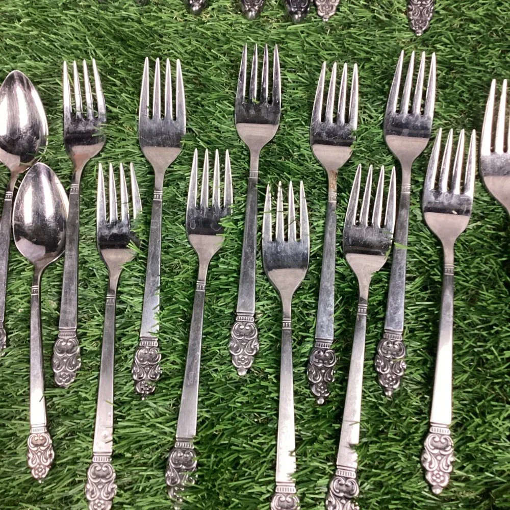 Oneida Vineland Stainless Steel Flatware Set of 8 +